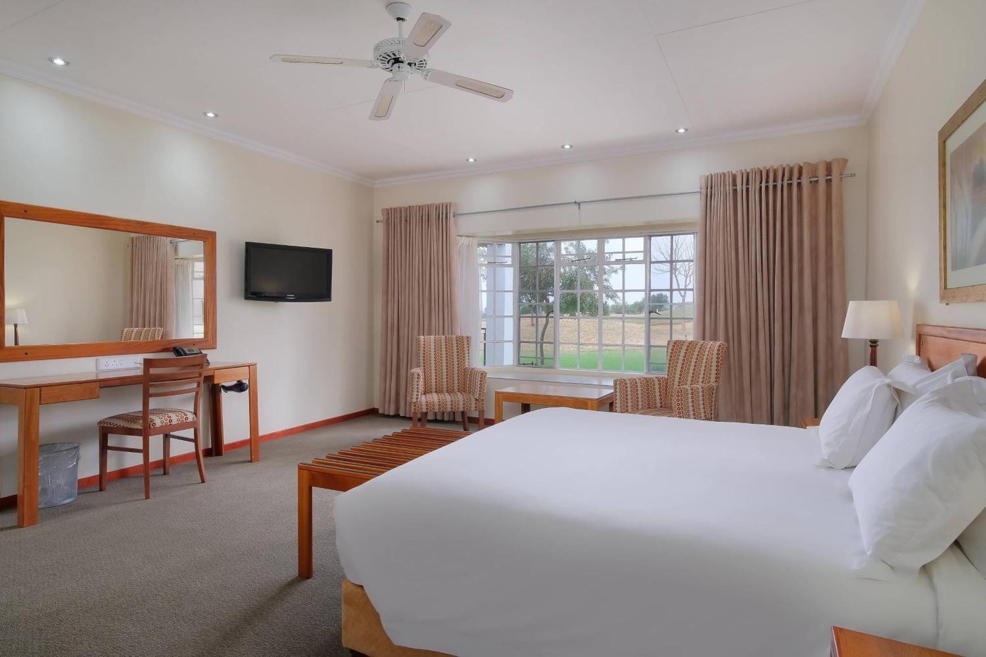 Protea Hotel By Marriott Polokwane Ranch Resort Buitenkant foto
